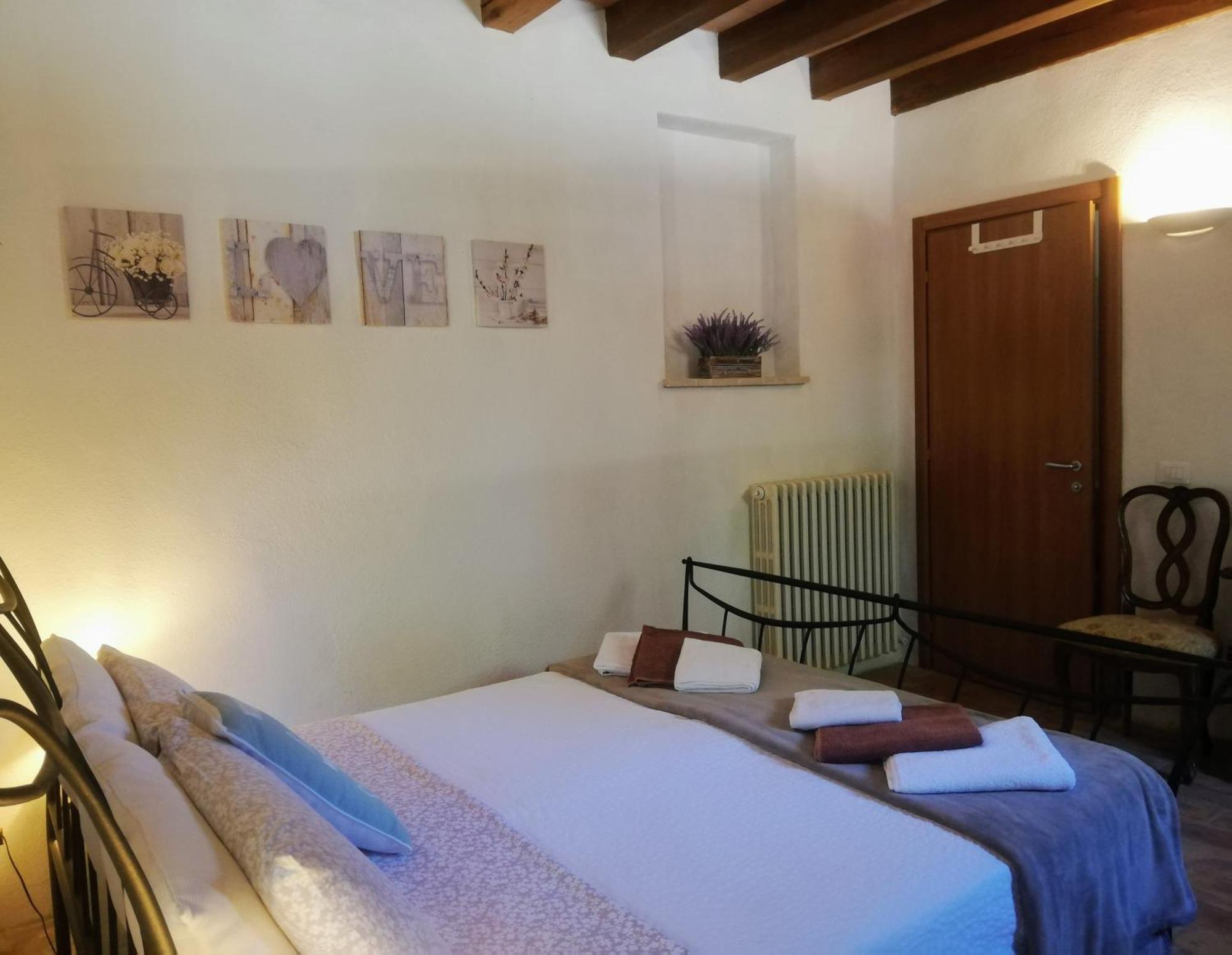 Le Ginestre Apartments Assisi Rum bild